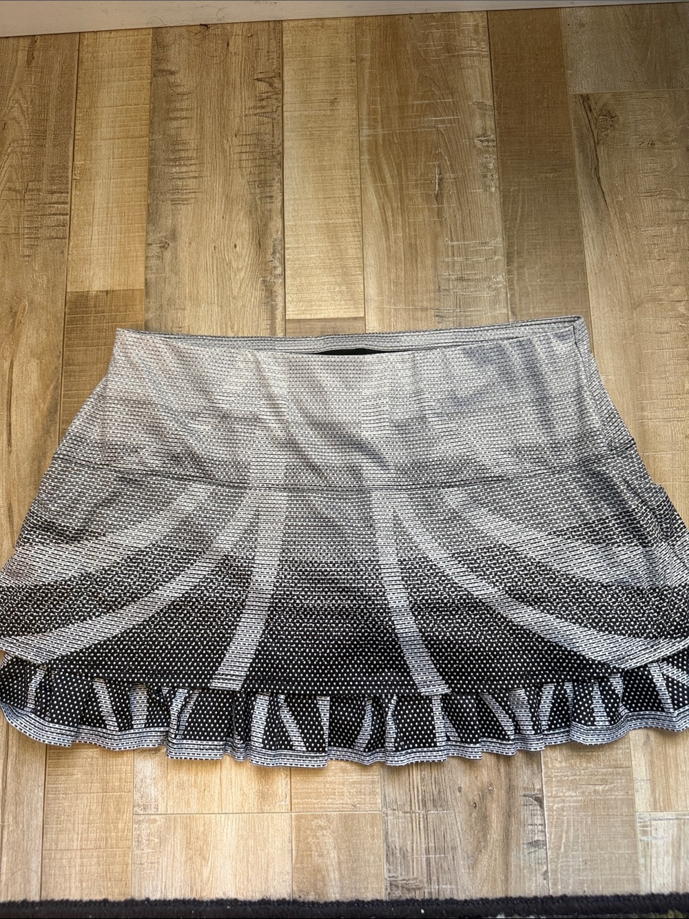 LUCKY IN LOVE KSWISS Women's Gradient Black and White SKORT